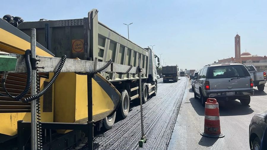 معدات أعمال الطرق أثناء التنفيذ